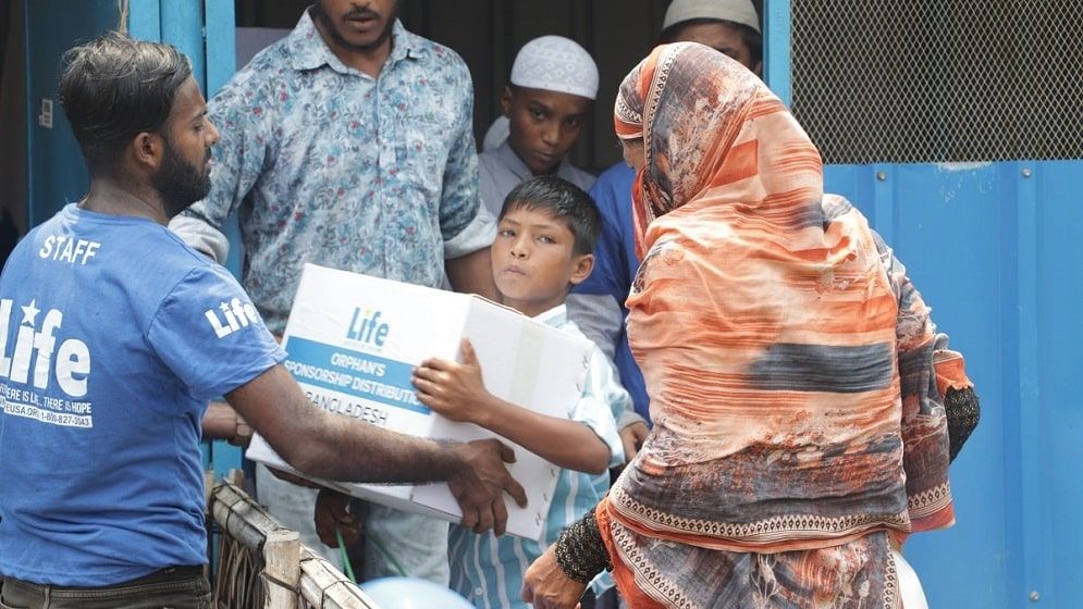 জরুরি খাদ্যসহায়তা ও পুষ্টি